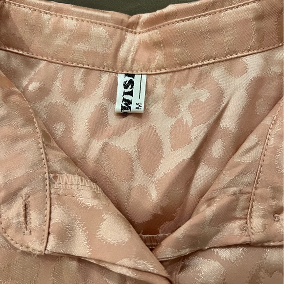 Blush pink leopard silk button down - Picture 3 of 3